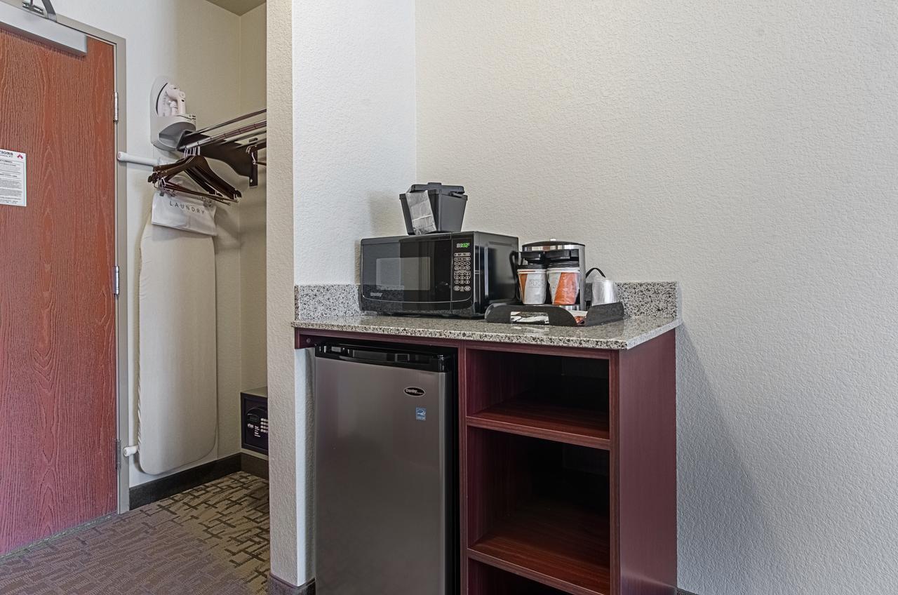 Cobblestone Inn & Suites - Guernsey Zewnętrze zdjęcie