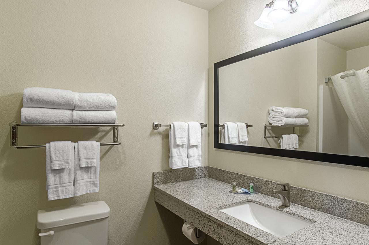 Cobblestone Inn & Suites - Guernsey Zewnętrze zdjęcie