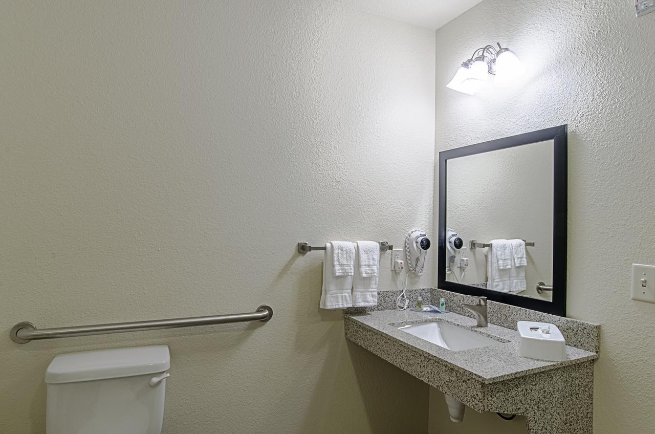 Cobblestone Inn & Suites - Guernsey Zewnętrze zdjęcie